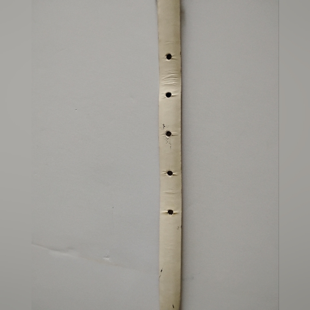 Liz Claiborne Genuine Italian Leather Belt White Silver Skinny  Size Medium - Picture 3 of 11